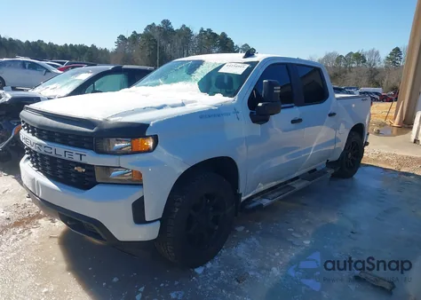 2021 Chevrolet Silverado 1500 4Wd Short Bed Custom z USA, uszkodzony, nr VIN 3GCUYBEF3MG347438